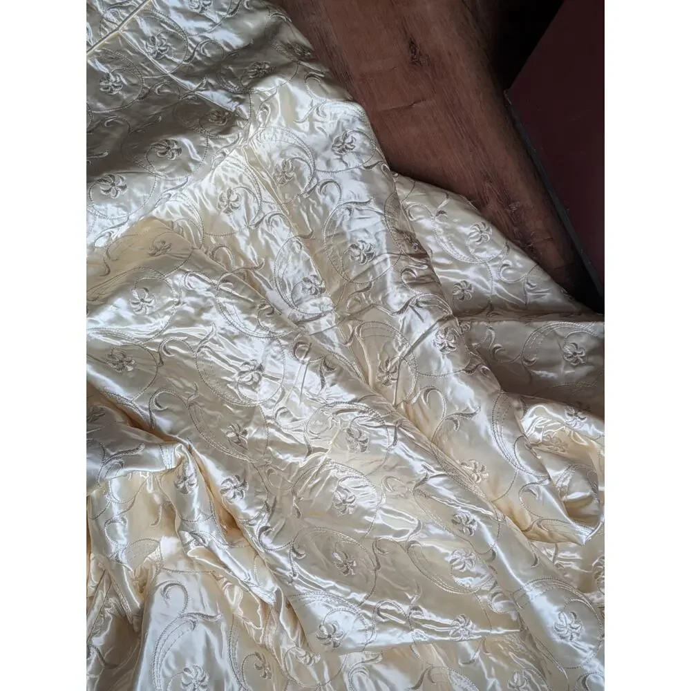 Hollywood Glam/Regency. 1900 Appraisal Satin Embroidered Bedspread
